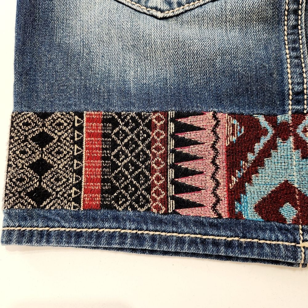Miss Me High Rise Denim Skirt Southwestern Aztec Embroidered Border Size 25 - Picture 12 of 12
